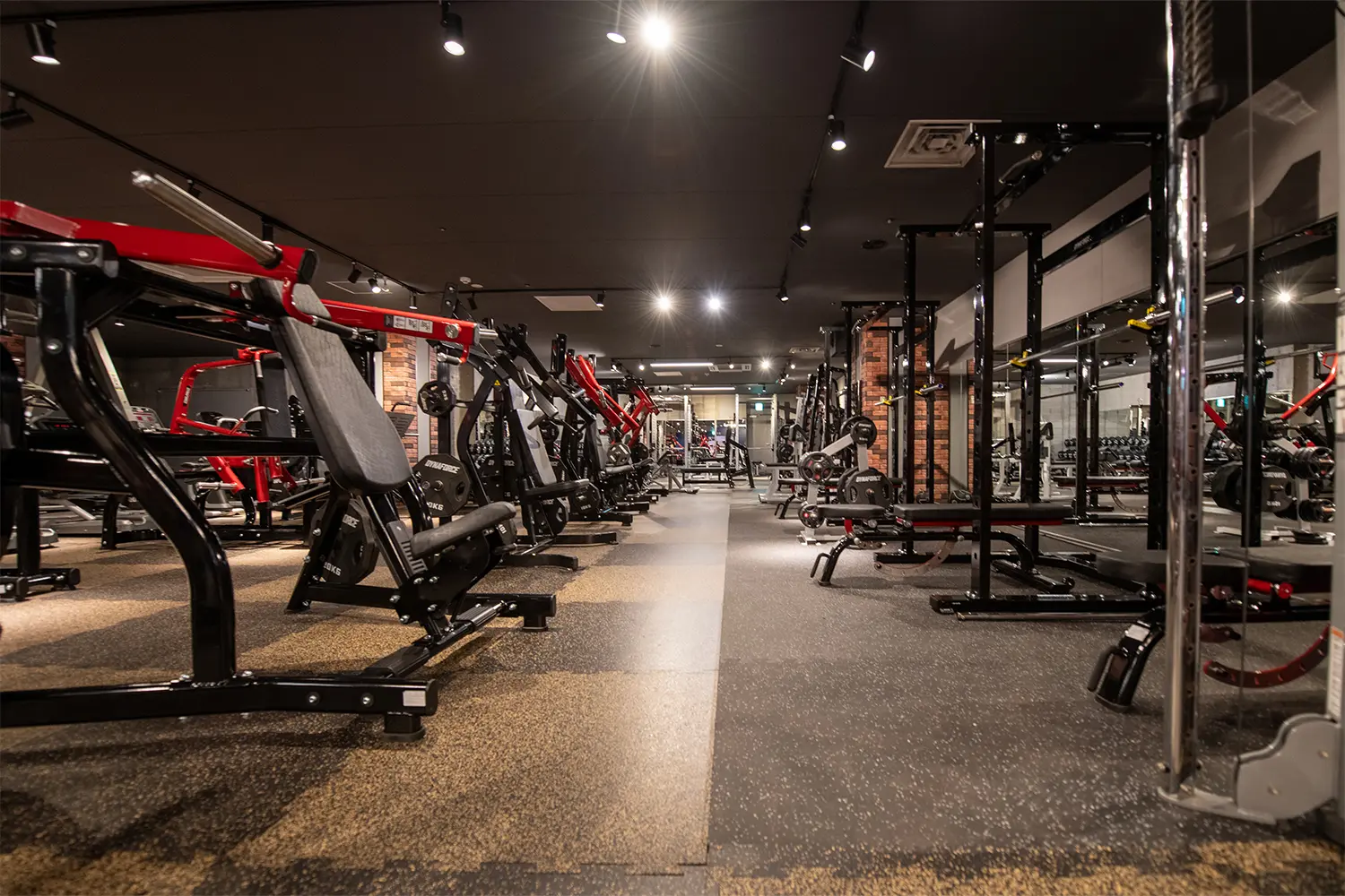 宮崎市中心部の宮崎ナナイロ（旧ボンベルタ橘）東館３階の24時間営業ジム。駐車場４時間無料でご利用いただけます。